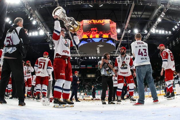 RUSSIA, KAZAN - MAY 21, 2026: Lokomotov Yaroslavl s players celebrate their victory in Leg 6 of the 2025 26 Kontinental Hockey League Gagarin Cup final playoff tie against Ak Bars Kazan at Tatneft Arena. HC Lokomotiv Yaroslavl has won the 2025 26 KHL Gagarin Cup. Yuri Kuzmin POOL TASS  92854165