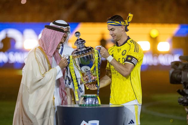 Al-Nassr wins Saudi Arabian title RIYADH, SAUDI ARABIA - MAY 21: Ronaldo (R) of Al-Nassr is presented the championship trophy after defeating Damac 4-1 in the Saudi Pro League at King Saud University Stadium in Riyadh, Saudi Arabia, on May 21, 2026. Mohammed Saad Anadolu Riyadh Saudi Arabia. Editorial use only. Please get in touch for any other usage.  Copyright: x2026xAnadoluxMohammedxSaadx