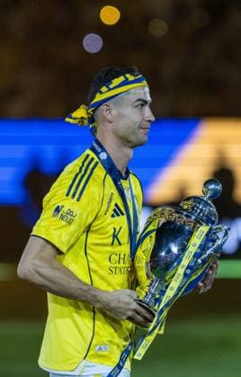 Al-Nassr wins Saudi Arabian title RIYADH, SAUDI ARABIA - MAY 21: Ronaldo of Al-Nassr is presented the championship trophy after defeating Damac 4-1 in the Saudi Pro League at King Saud University Stadium in Riyadh, Saudi Arabia, on May 21, 2026. Mohammed Saad Anadolu Riyadh Saudi Arabia. Editorial use only. Please get in touch for any other usage.  Copyright: x2026xAnadoluxMohammedxSaadx