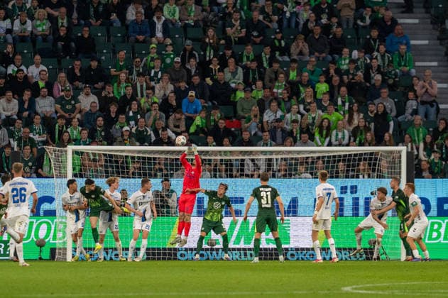 Deutschland: Fussball, Relegation 2026, Hinspiel, VfL Wolfsburg - SC Paderborn am 21.05. in Wolfsburg, Volkswagen Arena: Dennis Seimen (SC Paderborn 41) Copyright: xSvenxHeidmannx