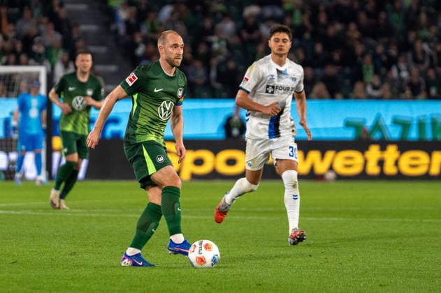 Deutschland: Fussball, Relegation 2026, Hinspiel, VfL Wolfsburg - SC Paderborn am 21.05. in Wolfsburg, Volkswagen Arena: Christian Eriksen (VfL Wolfsburg 24) am Ball Copyright: xSvenxHeidmannx