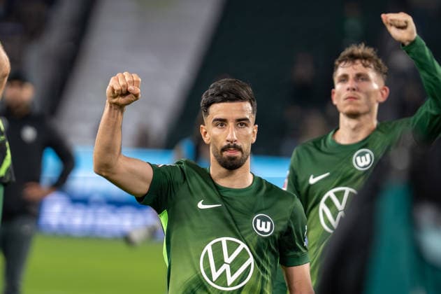 Deutschland: Fussball, Relegation 2026, Hinspiel, VfL Wolfsburg - SC Paderborn am 21.05. in Wolfsburg, Volkswagen Arena: Mohammed Amoura (VfL Wolfsburg 9) Gestik nach dem Abpfiff Copyright: xSvenxHeidmannx