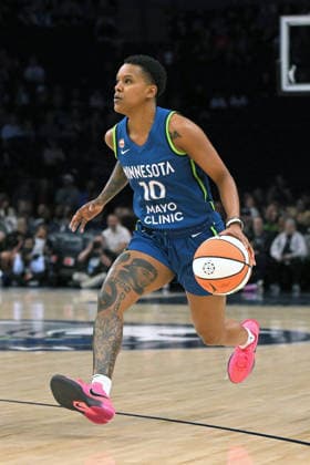 MINNEAPOLIS, MN - MAY 21: Minnesota Lynx guard Courtney Williams (10) controls the ball during the first half of a WNBA, Basketball Damen, USA game between the Minnesota Lynx and Toronto Tempo on May 21, 2026, at Target Center in Minneapolis MN. (Photo by Nick Wosika Icon Sportswire) WNBA: MAY 21 Toronto Tempo at Minnesota Lynx EDITORIAL USE ONLY Icon2026052105