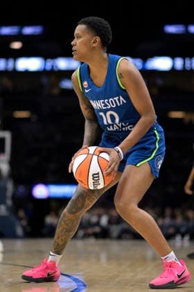 MINNEAPOLIS, MN - MAY 21: Minnesota Lynx guard Courtney Williams (10) controls the ball during the first half of a WNBA, Basketball Damen, USA game between the Minnesota Lynx and Toronto Tempo on May 21, 2026, at Target Center in Minneapolis MN. (Photo by Nick Wosika Icon Sportswire) WNBA: MAY 21 Toronto Tempo at Minnesota Lynx EDITORIAL USE ONLY Icon2026052108