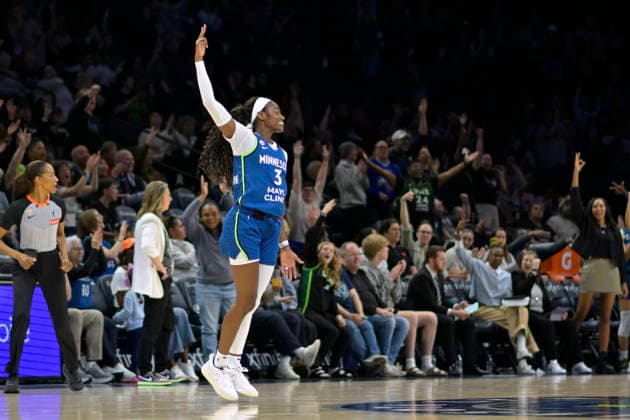 MINNEAPOLIS, MN - MAY 21: Minnesota Lynx guard Maya Caldwell (3) celebrates her three pointer during the second half of a WNBA, Basketball Damen, USA game between the Minnesota Lynx and Toronto Tempo on May 21, 2026, at Target Center in Minneapolis MN. (Photo by Nick Wosika Icon Sportswire) WNBA: MAY 21 Toronto Tempo at Minnesota Lynx EDITORIAL USE ONLY Icon2026052113