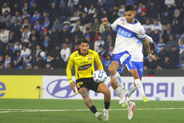 Futbol, Universidad Catolica vs Barcelona SC. Copa Libertadores 2026. El jugador de Universidad Catolica Daniel Gonzalez es fotografiado durante el partido de la fecha 5 del grupo D de la Copa Libertadores contra Barcelona SC disputado en el estadio Claro Arena de Santiago, Chile. 21 05 2026 Jonnathan Oyarzun Photosport Football, Universidad Catolica vs Barcelona SC. 2026 Copa Libertadores Championship. Universidad Catolica player Daniel Gonzalez is pictured during the Copa Libertadores, group D fiveth turn match against Barcelona SC at Claro Arena in Santiago, Chile. 21 05 2026 Jonnathan Oyarzun Photosport Universidad Catolica vs Barcelona SC, Copa Libertadores 2026 