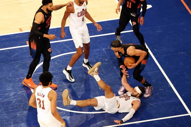 NBA, Basketball Herren, USA East Conference Finals Game 2 - Cleveland Cavaliers at New York Knicks Max Strus of the Cleveland Cavaliers on the floor during Game 2 of the NBA Eastern Conference Finals between the New York Knicks and the Cleveland Cavaliers at Madison Square Garden in New York, New York, USA, 21 May 2026. New York New York United States  Copyright: xOlgaxFedorovax
