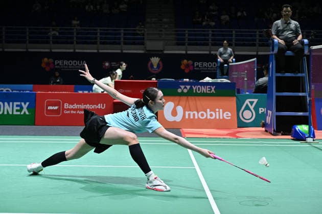(260522) -- KUALA LUMPUR, May 22, 2026 -- Pitchamon Opatniputh of Thailand competes during the women s singles quarterfinal match between Chen Yufei of China and Pitchamon Opatniputh of Thailand at 2026 Malaysia Masters badminton tournament in Kuala Lumpur, Malaysia, May 22, 2026. (Photo by Xinhua) (SP)MALAYSIA-KUALA LUMPUR-BADMINTON-MALAYSIA MASTERS-WOMEN S SINGLES ChongxVoonxChung 