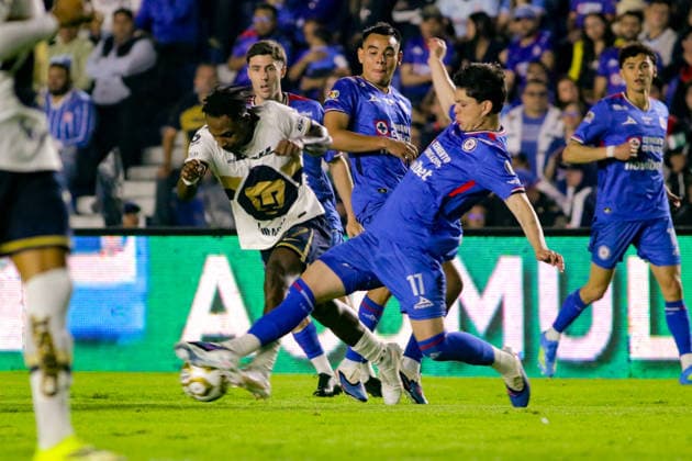 May 21, 2026, Mexico City, Ciudad de Mexico, Mexico: Amaury GarcoÂ­a 17 of Cruz Azul and Alvaro Angulo 77 of Pumas UNAM battle for the ball during the final first leg match between Cruz Azul and Pumas UNAM as part of the Torneo Clausura 2026 Liga MX at Estadio Ciudad de los Deportes on May 21, 2026 in Mexico City, Mexico. Cruz Azul V Pumas UNAM - Torneo Clasura Liga MX Final  - ZUMAe321 20260521_zsa_e321_002 Copyright: xIanxRoblesx
