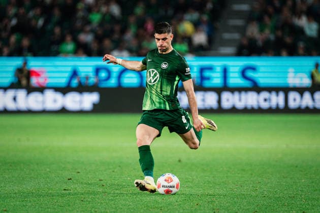 Relegation: VfL Wolfsburg vs. SC Paderborn, 21.05.2026 Konstantinos Koulierakis (VfL Wolfsburg, 4) spielt den Ball; Fußball, 1. Bundesliga, Relegation, Hinspiel: VfL Wolfsburg vs. SC Paderborn am 21.05.2026 in der Volkswagen Arena, Wolfsburg DFL REGULATIONS PROHIBIT ANY USE OF PHOTOGRAPHS AS IMAGE SEQUENCES AND OR QUASI-VIDEO. *** Relegation VfL Wolfsburg vs SC Paderborn, 21 05 2026 Konstantinos Koulierakis VfL Wolfsburg, 4 plays the ball Football, 1 Bundesliga, Relegation, First leg VfL Wolfsburg vs SC Paderborn on 21 05 2026 at the Volkswagen Arena, Wolfsburg DFL REGULATIONS PROHIBIT ANY USE OF PHOTOGRAPHS AS IMAGE SEQUENCES AND OR QUASI VIDEO Copyright: xBEAUTIFULxSPORTS Tonhäuserx