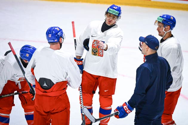Lukas Sedlak (middle), Roman Cervenka (right) and assistant coach Tomas Plekanec (2nd from right) attend Czech national Ice hockey, Eishockey team training session at the 2026 IIHF Ice Hockey World Championship, WM, Weltmeisterschaft in Fribourg, Switzerland, on May 22, 2026. (CTKxPhoto RadekxPetrasek) CTKPhotoP2026052202934  CTKPhotoP2026052202934
