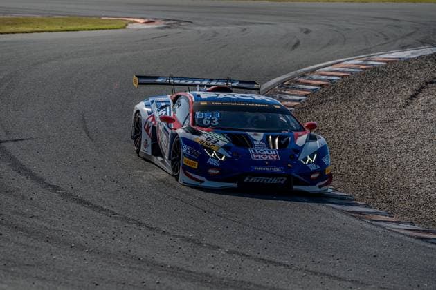 Das Liqui Moly Team Engstler Motorsport präsentiert seinen Lamborghini Huracán GT3 mit der Startnummer 63 in dynamischer Kurvenfahrt auf dem Circuit Park Zandvoort. Lamborghini Huracán GT3 63 im Hochgeschwindigkeits-Einsatz beim ADAC GT Masters Copyright: xMichaelxSchäferx