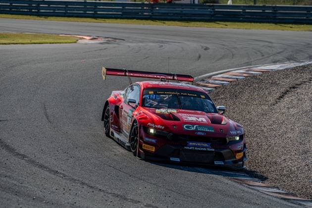 Der Ford Mustang mit Startnummer 2 von FK Performance Motorsport absolviert eine schnelle Kurvenfahrt auf dem Circuit Park Zandvoort. Startnummer 2 – FK Performance Motorsport im ADAC GT Masters 2026 in Zandvoort Copyright: xMichaelxSchäferx