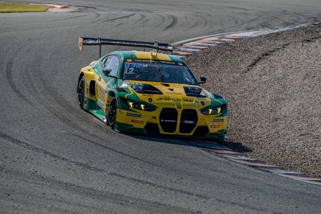 Im ADAC GT Masters 2026 navigiert Rennwagen 12 von FK Performance Motorsport durch die Kurven des Circuit Park Zandvoort. Rennwagen 12 FK Performance Motorsport in Aktion am Circuit Park Zandvoort Copyright: xMichaelxSchäferx