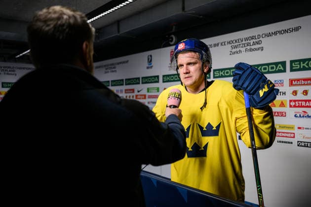 260522 Jakob Silfverberg of Sweden in the mixed zone after a practice session during the 2026 IIHF Ice hockey, Eishockey World Championship, WM, Weltmeisterschaft on May 22, 2026 in Fribourg. Photo: Jesper Zerman BILDBYRAN kod JZ JZ0725 ishockey ice hockey ishockey-vm 2026 vm 2026 iihf world championship träning practice sverige sweden day 8 bbeng Copyright: JESPERxZERMAN BB260522JZ020