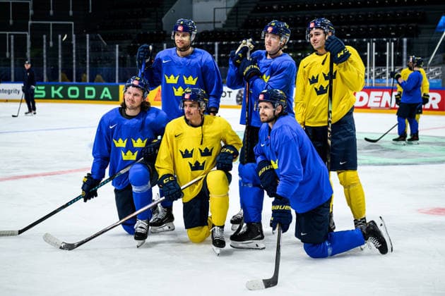 260522 Oscar Sundqvist, Jacob Larsson, AndrÃ Petersson, Simon Holmström, Oliver Ekman-Larsson and Linus Karlsson of Sweden at a practice session during the 2026 IIHF Ice hockey, Eishockey World Championship, WM, Weltmeisterschaft on May 22, 2026 in Fribourg. Photo: Jesper Zerman BILDBYRAN kod JZ JZ0725 ishockey ice hockey ishockey-vm 2026 vm 2026 iihf world championship träning practice sverige sweden day 8 bbeng Copyright: JESPERxZERMAN BB260522JZ049