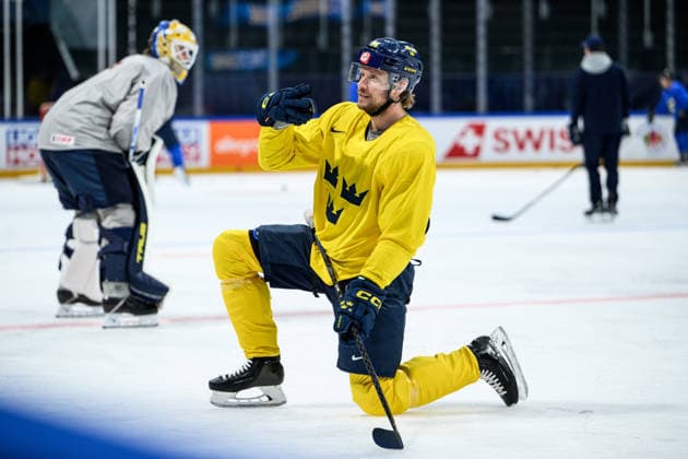 260522 Jacob De La Rose of Sweden at a practice session during the 2026 IIHF Ice hockey, Eishockey World Championship, WM, Weltmeisterschaft on May 22, 2026 in Fribourg. Photo: Jesper Zerman BILDBYRAN kod JZ JZ0725 ishockey ice hockey ishockey-vm 2026 vm 2026 iihf world championship träning practice sverige sweden day 8 bbeng Copyright: JESPERxZERMAN BB260522JZ052