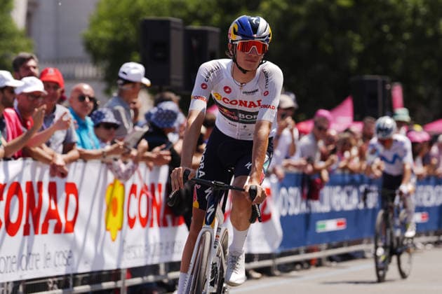 Start the race Italy™s Giulio Pellizzari of Red Bull - Bora - Hansgrohe (c) during Stage 13 of the Giro d™Italia, from Alessandria to Verbania, Italy, Friday, May 22, 2026.  Copyright: xMassimoxPaolone LaPressex