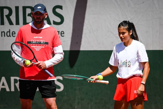 May 22, 2026, Paris, France, France: Andrew RICHARDSON and Emma RADUCANU of Great Britain during a training session of the Roland-Garros 2026, French Open 2026, Grand Slam tennis tournament at Roland-Garros Stadium on May 22, 2026 in Paris, France. Roland Garros 2026 - Training Session  - ZUMAm308 20260522_zsp_m308_027 Copyright: xMatthieuxMirvillex