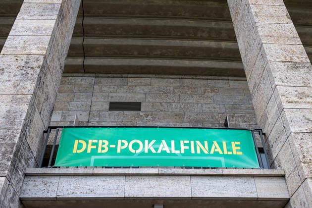 Symbolbild, Banner DFB-Pokalfinale. GER, Abschlusstraining und Pressekonferenz am Vortag des DFB-Pokalfinale, FC Bayern Muenchen vs. VfB Stuttgart, Fussball, Herren, DFB-Pokal, Finale, Spielzeit 2025 2026, 22.05.2026, DFL DFB REGULATIONS PROHIBIT ANY USE OF PHOTOGRAPHS AS IMAGE SEQUENCES AND OR QUASI-VIDEO, GER, Abschlusstraining und Pressekonferenz am Vortag des DFB-Pokalfinale, FC Bayern Muenchen vs. VfB Stuttgart, Fussball, Herren, DFB-Pokal, Finale, Spielzeit 2025 2026, 22.05.2026 Berlin Copyright: xEibner-Pressefoto WolfgangxFrankx EP_WFK
