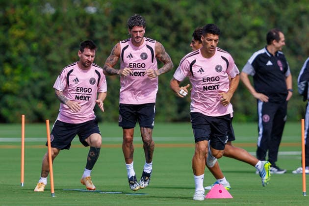 FORT LAUDERDALE, FL - MAY 22: Inter Miami forward Lionel Messi (10) (L), Inter Miami midfielder Rodrigo de Paul (7) (C) and Inter Miami forward Luis Suarez (9) (R) are seen during an Inter Miami Training Session at Florida Blue Training Center on May 22, 2026 in Fort Lauderdale, Florida. (Photo by Chris Arjoon Icon Sportswire) SOCCER: MAY 22 Inter Miami CF Training EDITORIAL USE ONLY Icon2605220010010