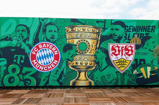 DFB Pokalfinale - 25 26 - Impressionen vor FC Bayern München - VfB Stuttgart am 22.05.2026 im Olympiastadion in Berlin FC Bayern München - VfB Stuttgart Bild mit Pokal - Feature, Symbol, Symbolfoto, charakteristisch, Detail
