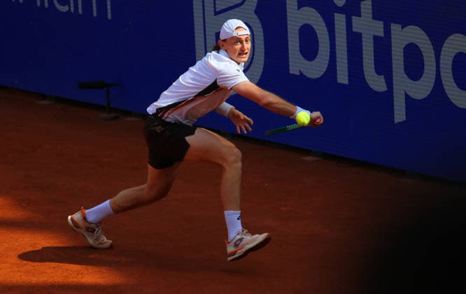 Bitpanda Hamburg Open, ATP, Tennis Herren 500, Halbfinale im Einzel: Ignacio Buse aus Peru erreicht überraschend das Endspiel am Rothenbaum.