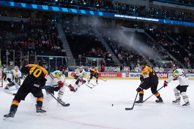 ZURICH, SWITZERLAND - MAY 22: Samuel Dove-MCFalls (Germany, 75) in front of the Hungarian goal during the Preliminary Round - Group A Match 33 between Germany and Hungary at the IIHF Ice hockey, Eishockey World Championship, WM, Weltmeisterschaft 2026, Swiss Life Arena on May 22, 2026 in Zurich, Switzerland. Zurich Switzerland Copyright: xTimoxSteinx