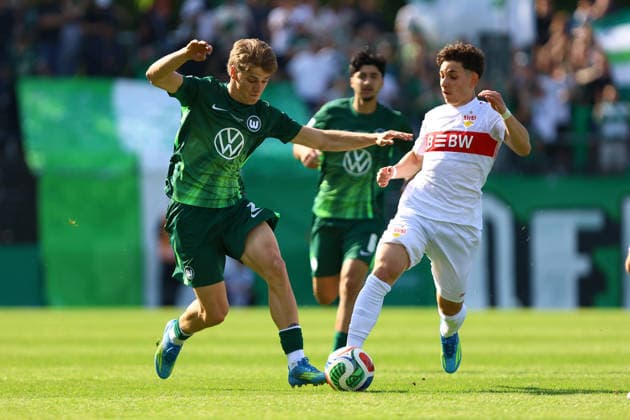 2 Jan Bürger (VfL Wolfsburg U19), 10 Tuncay Durna (VfB Stuttgart U19) Fußball I Junioren I DFB-Pokal I Saison 2025-2026 I Finale I VfL Wolfsburg U19 - VfB Stuttgart U19 I 22.05.2026 I Karl-Liebknecht-Stadion