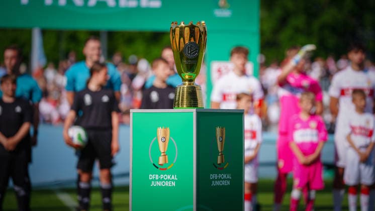 Fußball, A-Junioren, Saison 2025 2026, DFB Pokal, Finale, VfB Stuttgart U19 vs. VfL Wolfsburg U19, Freitag 22.05.2026, Karl-Liebknecht-Stadion Potsdam, Im Bild: Die Tropäe des DFB Pokal der Junioren Brandenburg Deutschland