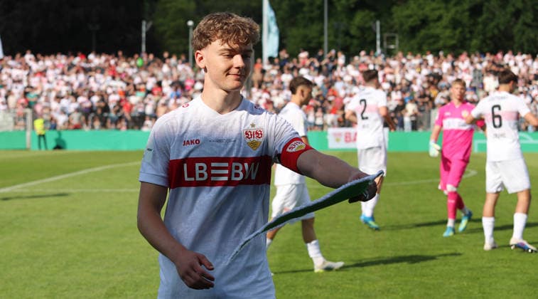 Berlin , Fußball Finale DFB-Pokal Junioren VfL Wolfsburg vs. VfB Stuttgart , Yanik Spalt ( VfB )
