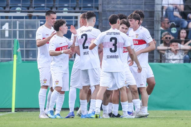 Fußball DFB-Pokal Junioren Finale VfL Wolfsburg U19 - VfB Stuttgart U19 am 22.05.2026 im Karl-Liebknecht-Stadion in Potsdam Torjubel zum 0:1 durch Enis Redzepi ( Stuttgart ) DFB regulations prohibit any use of photographs as image sequences and or quasi-video.