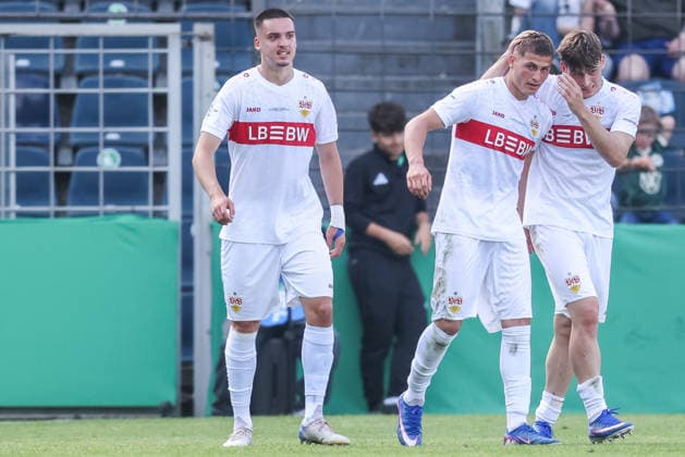 Fußball DFB-Pokal Junioren Finale VfL Wolfsburg U19 - VfB Stuttgart U19 am 22.05.2026 im Karl-Liebknecht-Stadion in Potsdam Torjubel zum 0:1 durch Enis Redzepi ( Stuttgart ) DFB regulations prohibit any use of photographs as image sequences and or quasi-video.