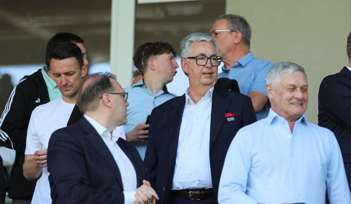 Berlin , Fußball Finale DFB-Pokal Junioren VfL Wolfsburg vs. VfB Stuttgart , von links: Stefan Jung Dietmar Allgaier Armin Veh