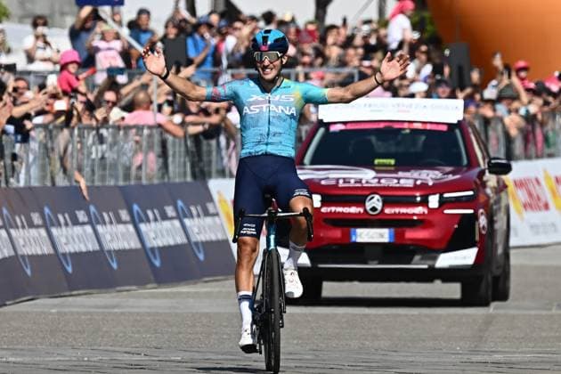 May 22, 2026, Verbania, ITALY: Italian rider Alberto Bettiol of Xds Astana Team, celebrate crossing the finish line and win the 13th stage of the 109 Giro d Italia 2026, over 189 km from Alessandria to Verbania, Italy, 22 May 2026. ANSA LUCA ZENNARO. ITALY CYCLIN GIRO D ITALIA  - ZUMAa110 20260522_zaf_a110_015 Copyright: xLucaxZennarox