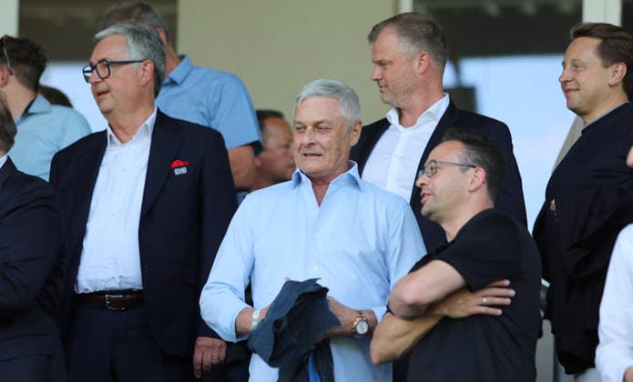 Berlin , Fußball Finale DFB-Pokal Junioren VfL Wolfsburg vs. VfB Stuttgart , von links: Dietmar Allgaier Armin Veh Fabian Wohlgemuth