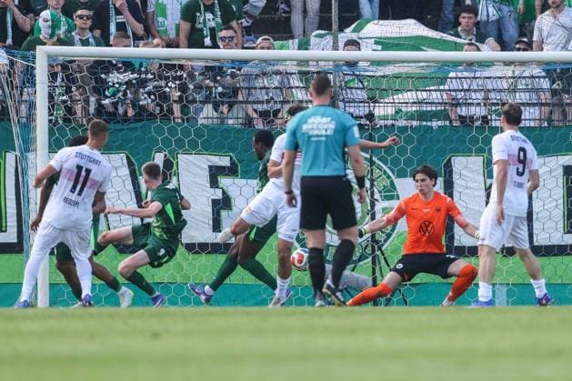 Fußball DFB-Pokal Junioren Finale VfL Wolfsburg U19 - VfB Stuttgart U19 am 22.05.2026 im Karl-Liebknecht-Stadion in Potsdam Torschuss zum 0:2 durch Mirza Catovic ( Stuttgart ) DFB regulations prohibit any use of photographs as image sequences and or quasi-video.