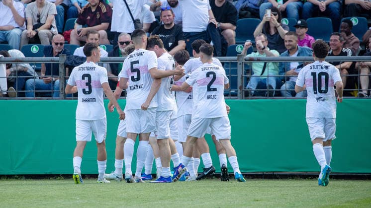 Berlin , Fußball Finale DFB-Pokal Junioren VfL Wolfsburg vs. VfB Stuttgart , Jubel VfB