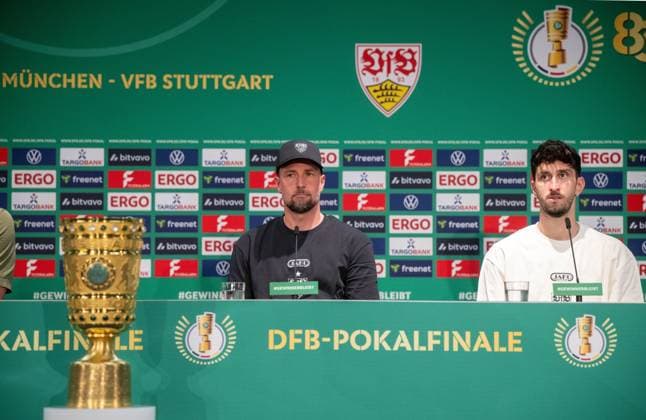 Fußball, Herren, Saison 2025 2026, Pressekonferenz zum 83. DFB-Pokal-Finale, FC Bayern München - VfB Stuttgart, Trainer Sebastian Hoeneß (VfB Stuttgart), Atakan Karazor (VfB Stuttgart), 22.05. 2026, Copyright: xMatthiasxKochx