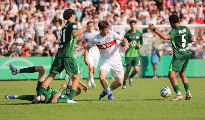 Berlin , Fußball Finale DFB-Pokal Junioren VfL Wolfsburg vs. VfB Stuttgart , mitte: Matheos Tsigkas ( VfB )