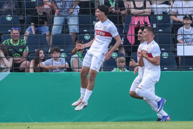 Fußball DFB-Pokal Junioren Finale VfL Wolfsburg U19 - VfB Stuttgart U19 am 22.05.2026 im Karl-Liebknecht-Stadion in Potsdam Torjubel zum 0:2 durch Mirza Catovic ( Stuttgart ) DFB regulations prohibit any use of photographs as image sequences and or quasi-video.