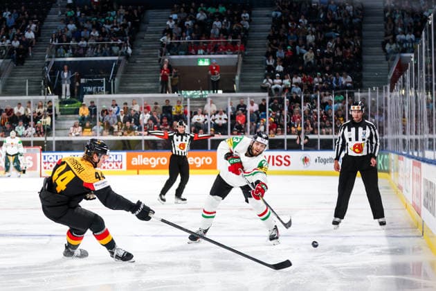 Ice hockey, Eishockey - IIHF WC 2026 ZURICH,SWITZERLAND,22.MAY.26 - ICE HOCKEY - IIHF Ice Hockey World Championship, WM, Weltmeisterschaft 2026, group stage, Germany vs Hungary. Image shows Joshua Samanski (GER) and Zeteny Hadobas (HUN).  GEPAxpictures xMaticxKlansek