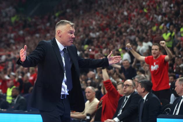 EuroLeague Final Four: Olympiacos vs Fenerbahce Beko ATHENS, GREECE - MAY 22: Head coach Sarunas Jasikevicius of Fenerbahce Beko reacts during the EuroLeague Final Four match between Olympiacos vs Fenerbahce Beko at OAKA Arena in Athens, Greece, on May 22, 2026. Ayhan Mehmet Anadolu Athens Greece. Editorial use only. Please get in touch for any other usage.  Copyright: x2026xAnadoluxAyhanxMehmetx