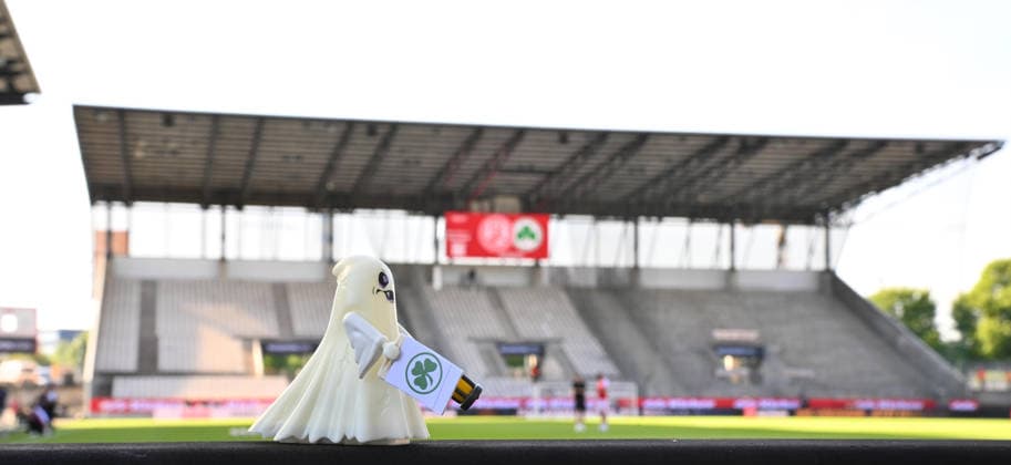 22.05.2026 - Fussball - Saison 2025 2026 - Relegation 2. Fussball Bundesliga - Hinspiel: Rot Weiss Essen RWE - SpVgg Greuther Fürth ( Kleeblatt ) - Sportfoto Zink - xwoxzix - DFL regulations prohibit any use of photographs as image sequences and or quasi-video - only for editorial use - Feature Impression Symbolbild Symbolfoto - Gespenst Geist Abstiegsgespenst -