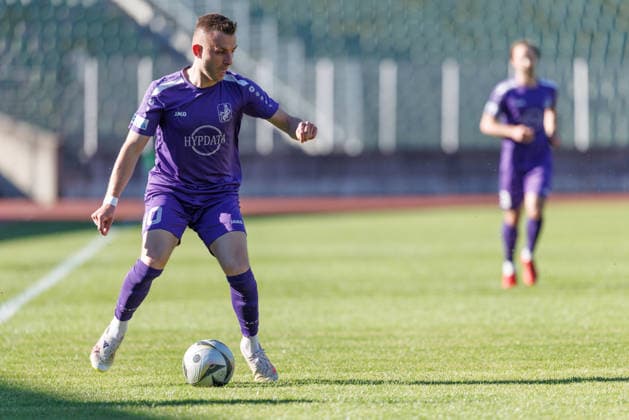 Lukas Ramser (10, TSV Schwaben Augsburg) beim Spiel zwischen TSV Schwaben Augsburg v SV Kirchanschöring, Fußball, Herren, Regionalliga Bayern Relegation, 2025 2026, 2.Spieltag am 22.05.2026 in Augsburg, Rosenaustadion. Bayern Deutschland