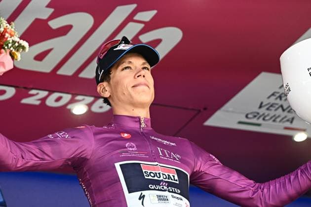 May 22, 2026, Verbania, ITALY: French Paul Magnier of Soudal Quick-Step Team retaining the points classification leader s cyclamen jersey, poses on the podium after 13th stage of the 109 Giro d Italia 2026, over 189 km from Alessandria to Verbania, Italy, 22 May 2026. ANSA LUCA ZENNARO. Giro D Italia Cycling Tour - Stage 13  - ZUMAa110 20260522_zaf_a110_033 Copyright: xLucaxZennarox