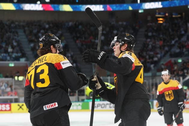 22.05.2026 Swiss Life Arena Zuerich , SCHWEIZ, Herren Eishockey IIHF World Championship, WM, Weltmeisterschaft Zurich 2026 Gruppe A GER - HUN Torjubel Lukas Reichel - Joshua Samanski (GER) beim Treffer zum 3:0