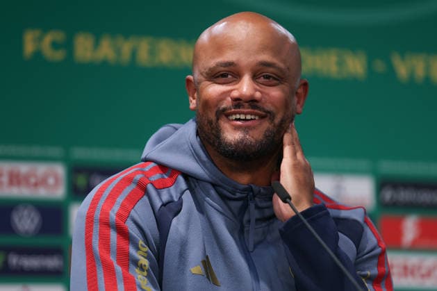 DFB Pokalfinale - 25 26 - Abschluss Pressekonferenz vor FC Bayern München - VfB Stuttgart am 22.05.2026 im Olympiastadion in Berlin Trainer Vincent Kompany (Muenchen) lacht lächelt auf der Pressekonferenz