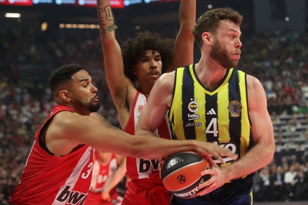 EuroLeague Final Four: Olympiacos vs Fenerbahce Beko ATHENS, GREECE - MAY 22: Nicolo Melli (4) of Fenerbahce Beko in action against Tyson Ward (3) of Olympiacos during the EuroLeague Final Four match between Olympiacos vs Fenerbahce Beko at OAKA Arena in Athens, Greece, on May 22, 2026. Ayhan Mehmet Anadolu Athens Greece. Editorial use only. Please get in touch for any other usage.  Copyright: x2026xAnadoluxAyhanxMehmetx
