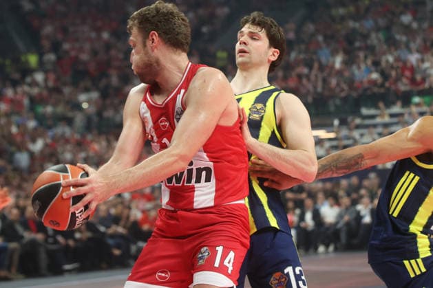 EuroLeague Final Four: Olympiacos vs Fenerbahce Beko ATHENS, GREECE - MAY 22: Tarik Biberovic (13) of Fenerbahce Beko in action against Aleksandar Vezenkov (14) of Olympiacos during the EuroLeague Final Four match between Olympiacos vs Fenerbahce Beko at OAKA Arena in Athens, Greece, on May 22, 2026. Ayhan Mehmet Anadolu Athens Greece. Editorial use only. Please get in touch for any other usage.  Copyright: x2026xAnadoluxAyhanxMehmetx